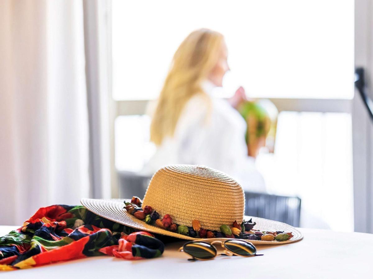 Fairmont Rio De Janeiro Copacabana Hotel Exterior photo A straw hat