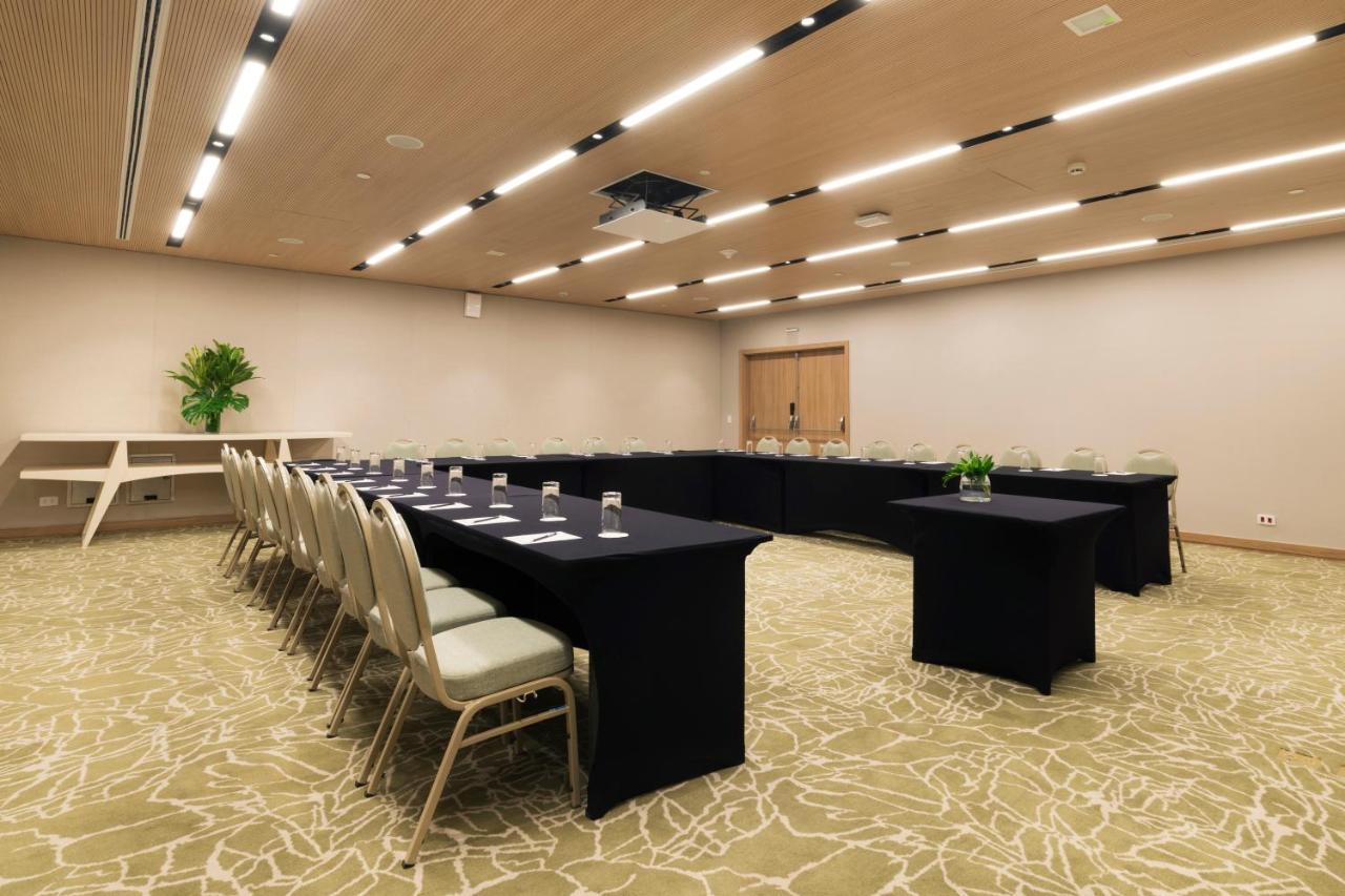 Fairmont Rio De Janeiro Copacabana Hotel Exterior photo U-shaped table layout