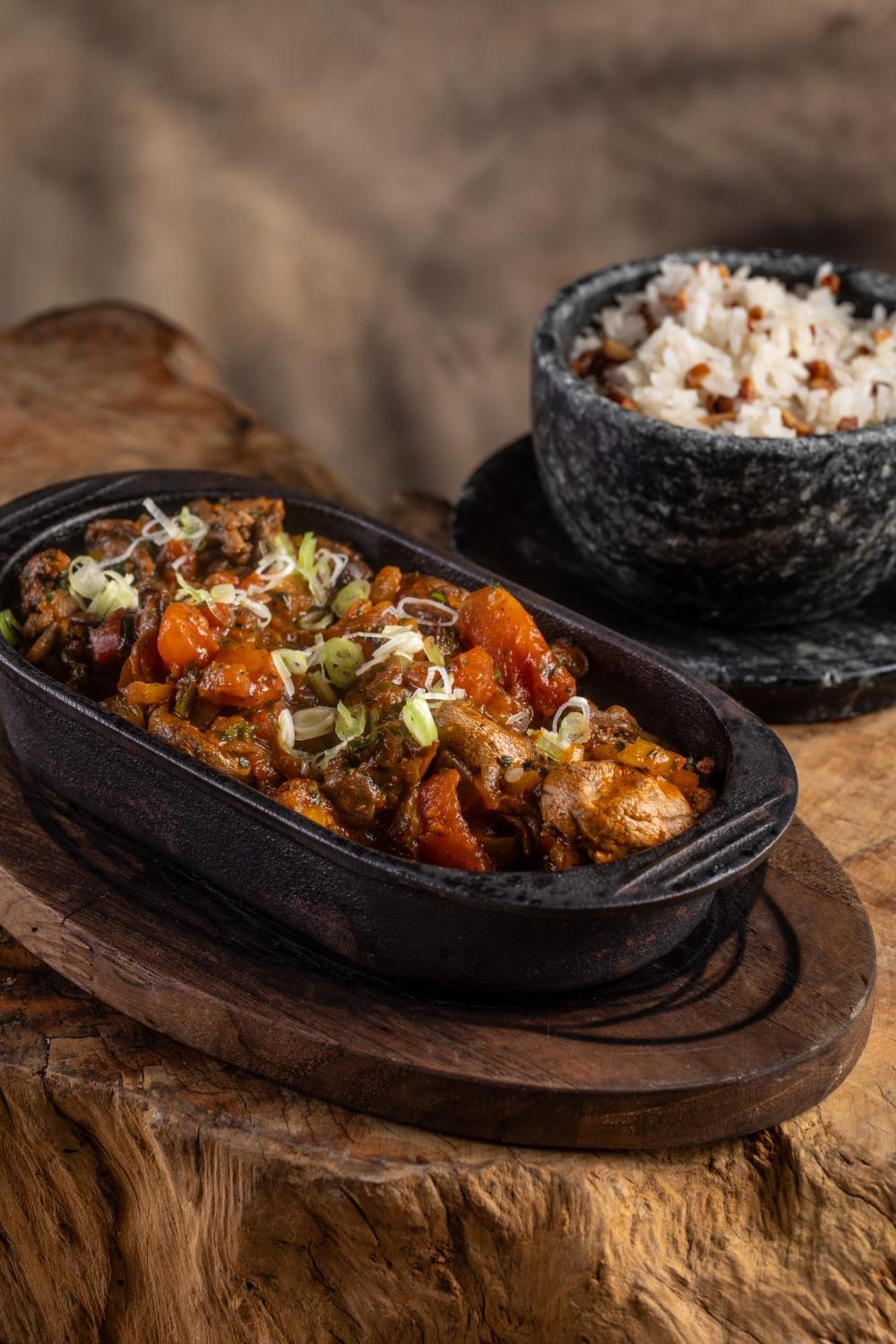 Fairmont Rio De Janeiro Copacabana Hotel Exterior photo A plate of chicken and shiitake mushroom with rice